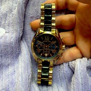 MICHAEL KORS BRADSHAW BLUE MENS’ MK6268 GOLD TWO TONE WATCH. Used